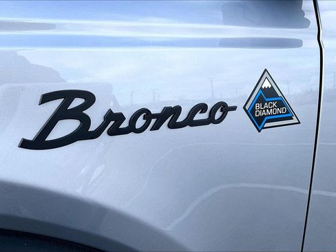 Certified 2022 Ford Bronco Black Diamond image 26
