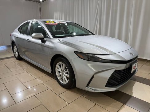 Certified 2025 Toyota Camry SE image 7