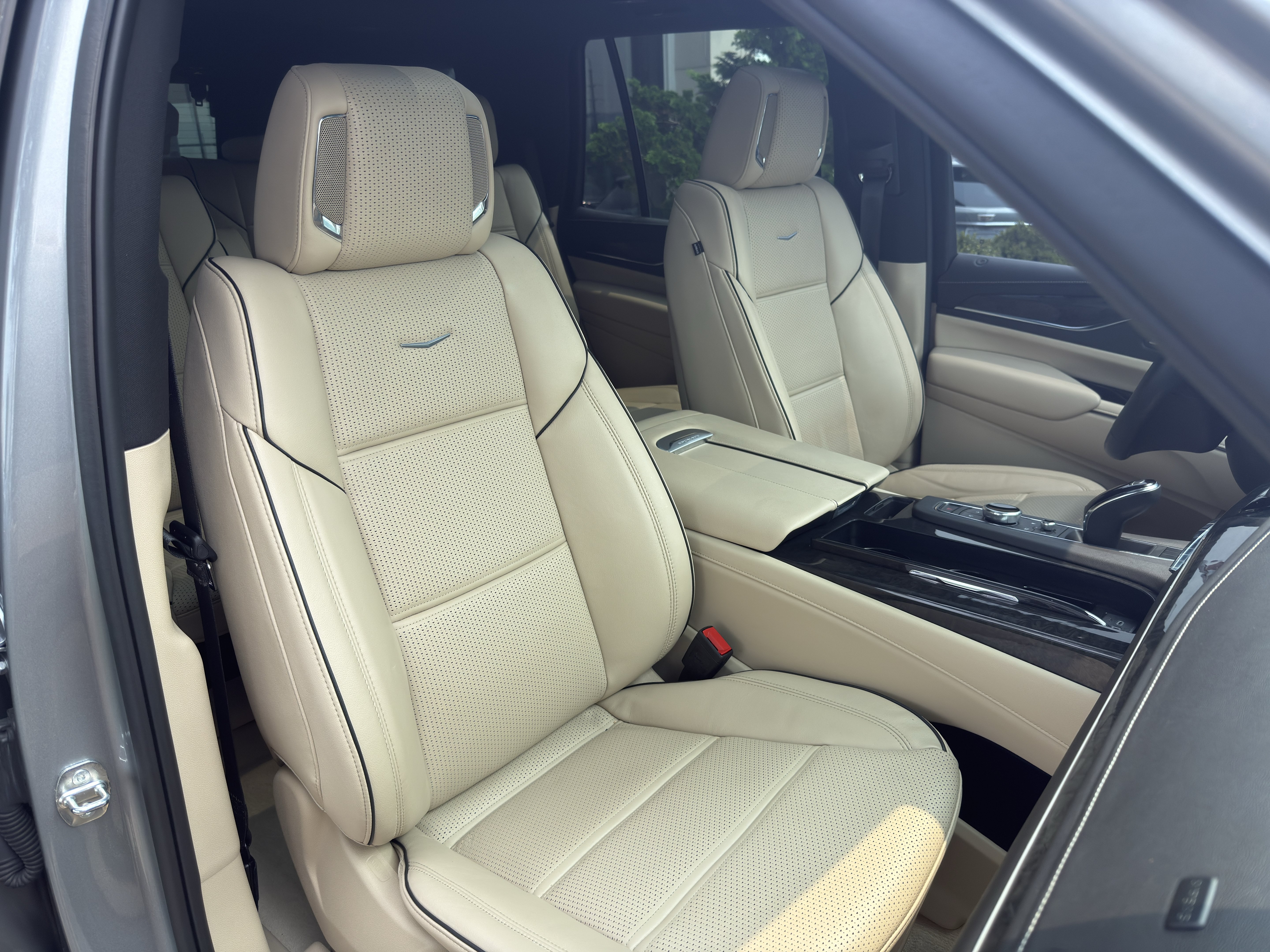 Used 2024 Cadillac Escalade Premium Luxury w/ Performance Package AWD/4WD image 20