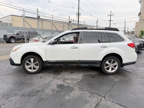 Used 2013 Subaru Outback 3.6R Limited w/ Special Appearance Pkg AWD/4WD image 3