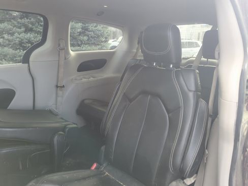 Used 2020 Chrysler Voyager Lxi image 11
