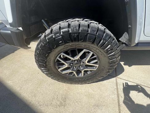 Used 2024 Jeep Wrangler Sahara image 28