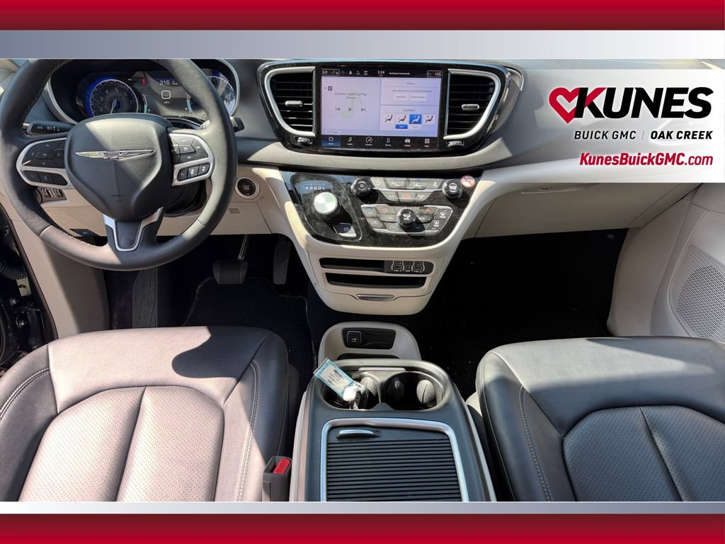 Used 2024 Chrysler Pacifica Touring-L FWD image 25