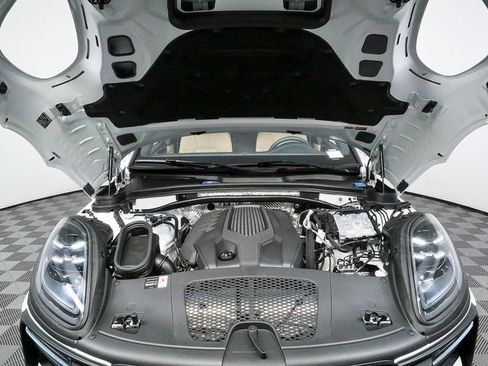 New 2026 Porsche Macan image 33