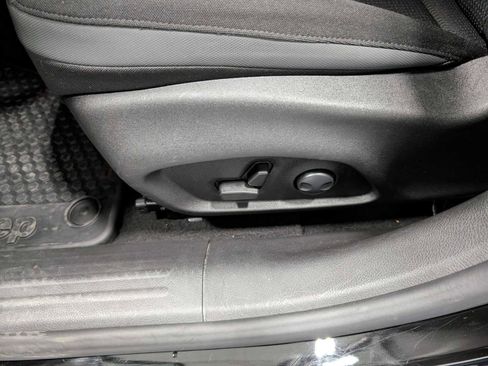 Used 2023 Jeep Renegade Latitude w/ Premium Group image 39