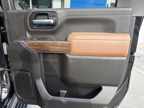 Used 2022 Chevrolet Silverado 2500 High Country w/ Safety Package II image 17