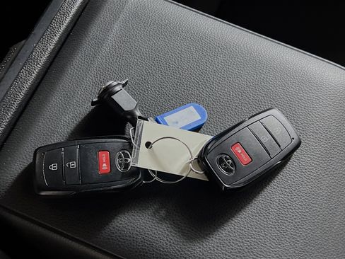 Used 2025 Toyota Tacoma SR5 image 34