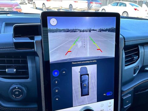 Used 2024 Ford Expedition Platinum image 27