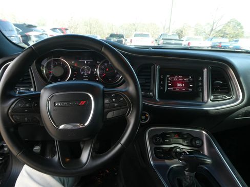 Used 2017 Dodge Challenger R/T image 13