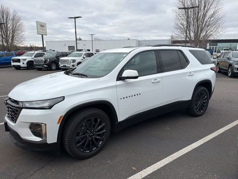 Used 2023 Chevrolet Traverse RS image 1