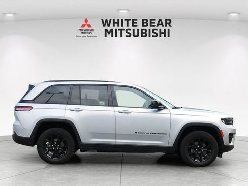 Used 2024 Jeep Grand Cherokee Altitude AWD/4WD image 6