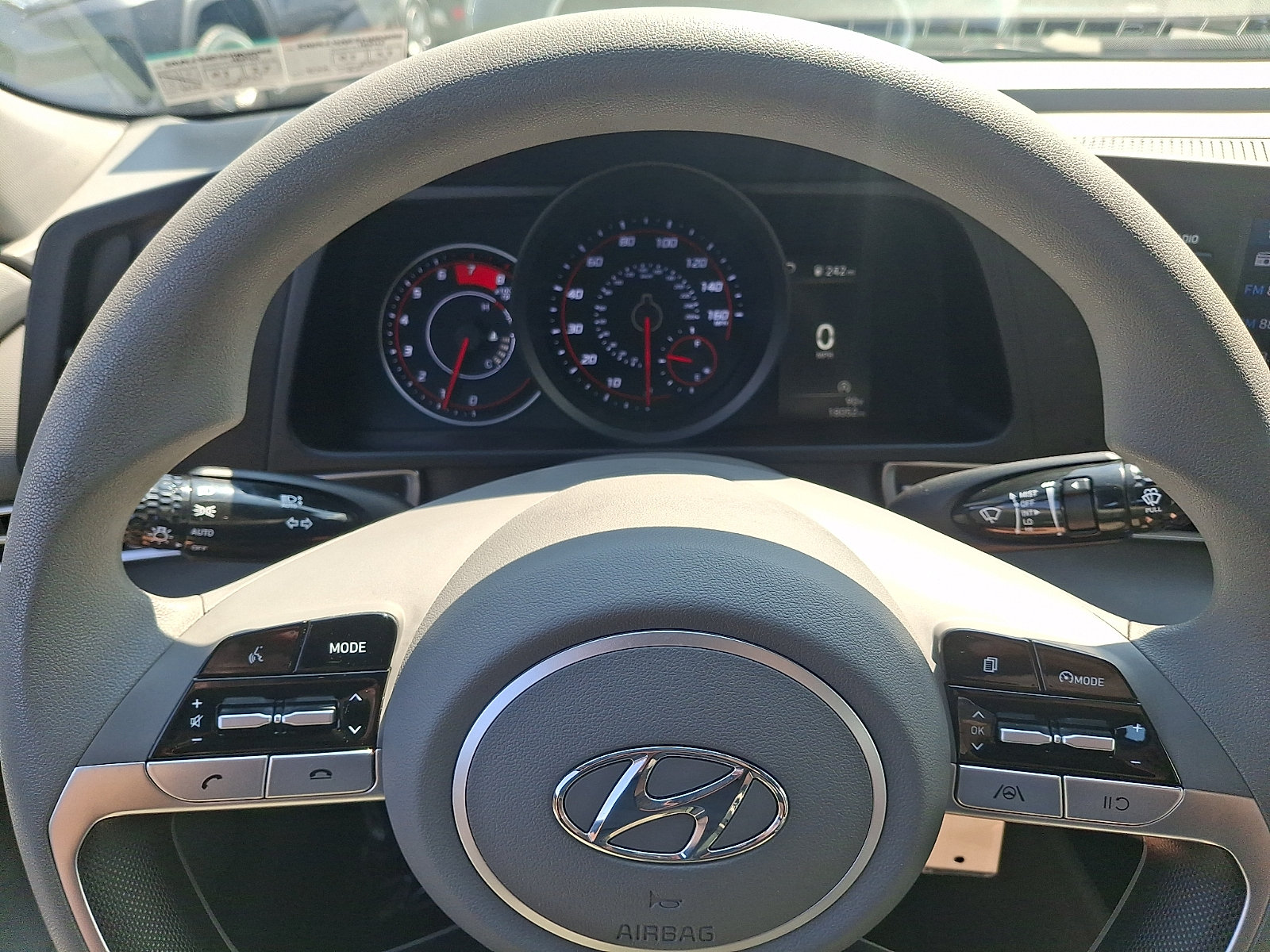 Used 2021 Hyundai Elantra SE FWD image 18