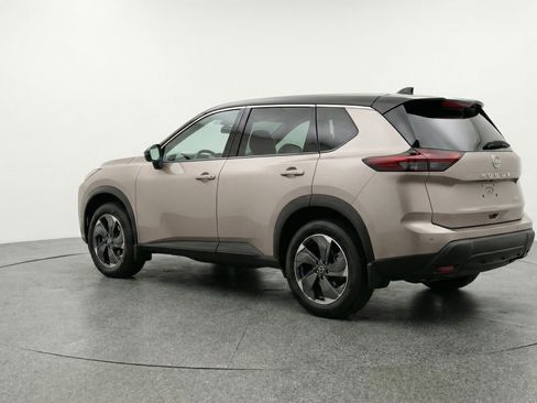 Used 2025 Nissan Rogue SV AWD/4WD image 6