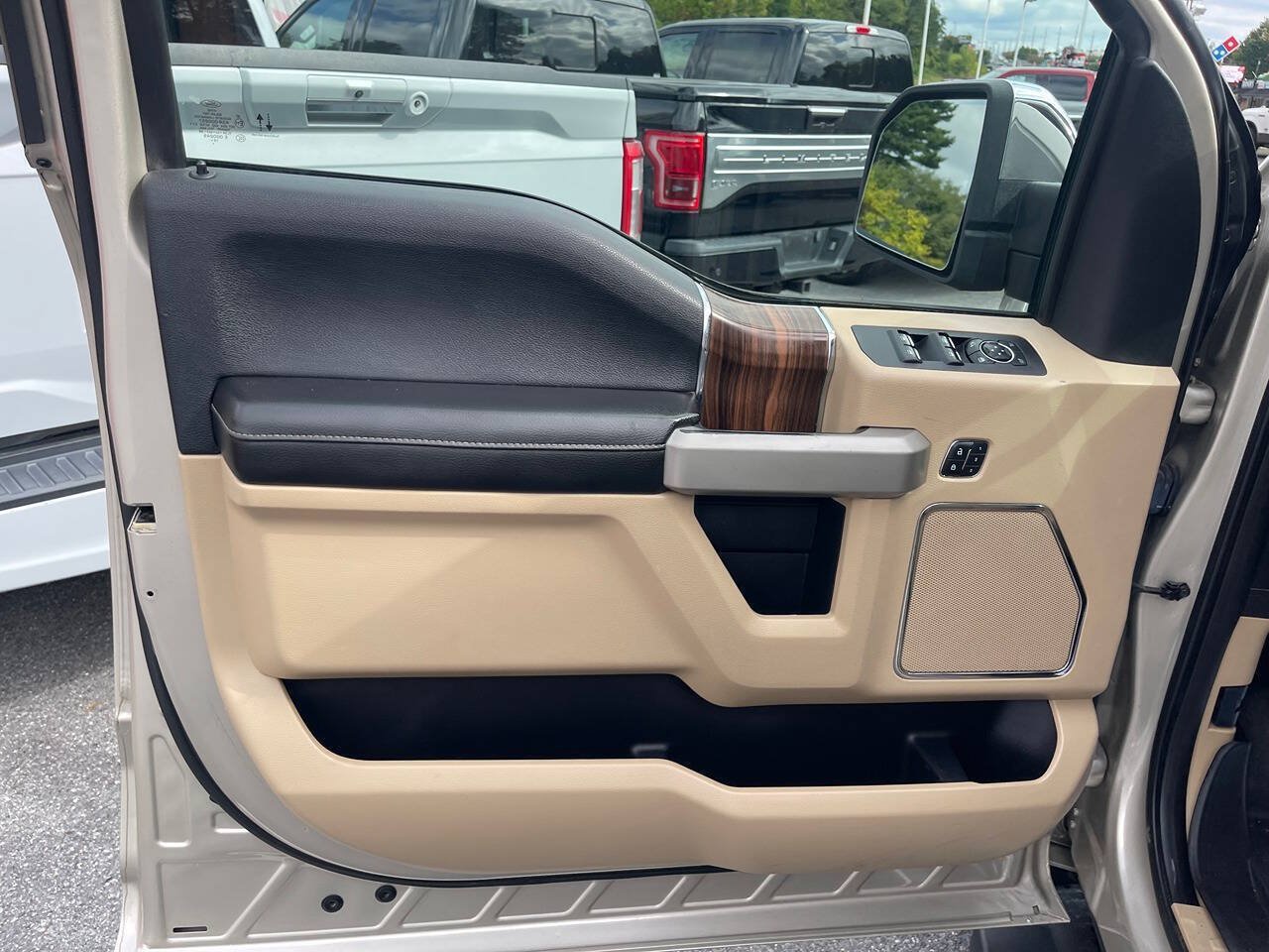Used 2017 Ford F150 Lariat w/ Equipment Group 502A Luxury AWD/4WD image 22