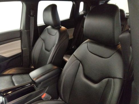 Used 2025 Jeep Compass Limited image 29