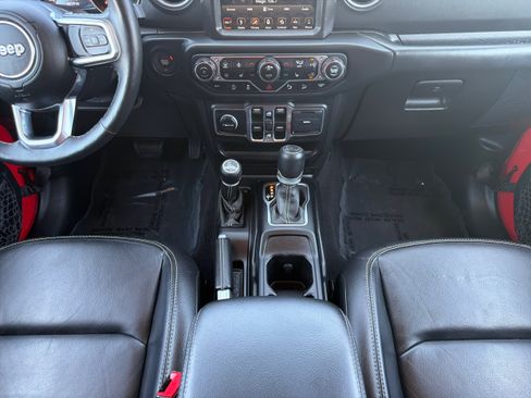 Used 2018 Jeep Wrangler Unlimited Sahara w/ Dual Top Group AWD/4WD image 18