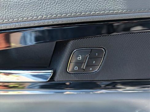 Used 2023 Lincoln Nautilus Reserve AWD/4WD image 31