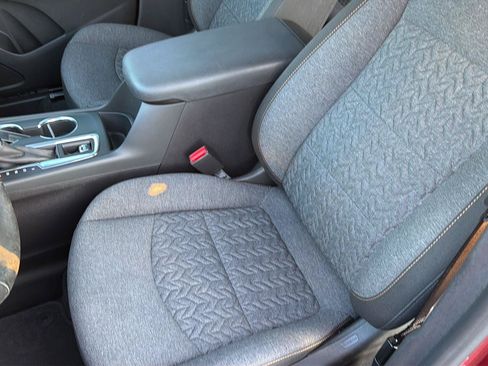 Used 2024 Chevrolet Equinox LT FWD image 29