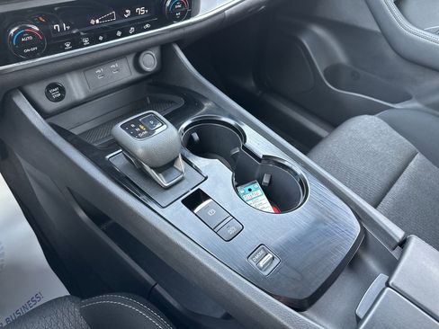 Used 2024 Nissan Rogue SV image 5