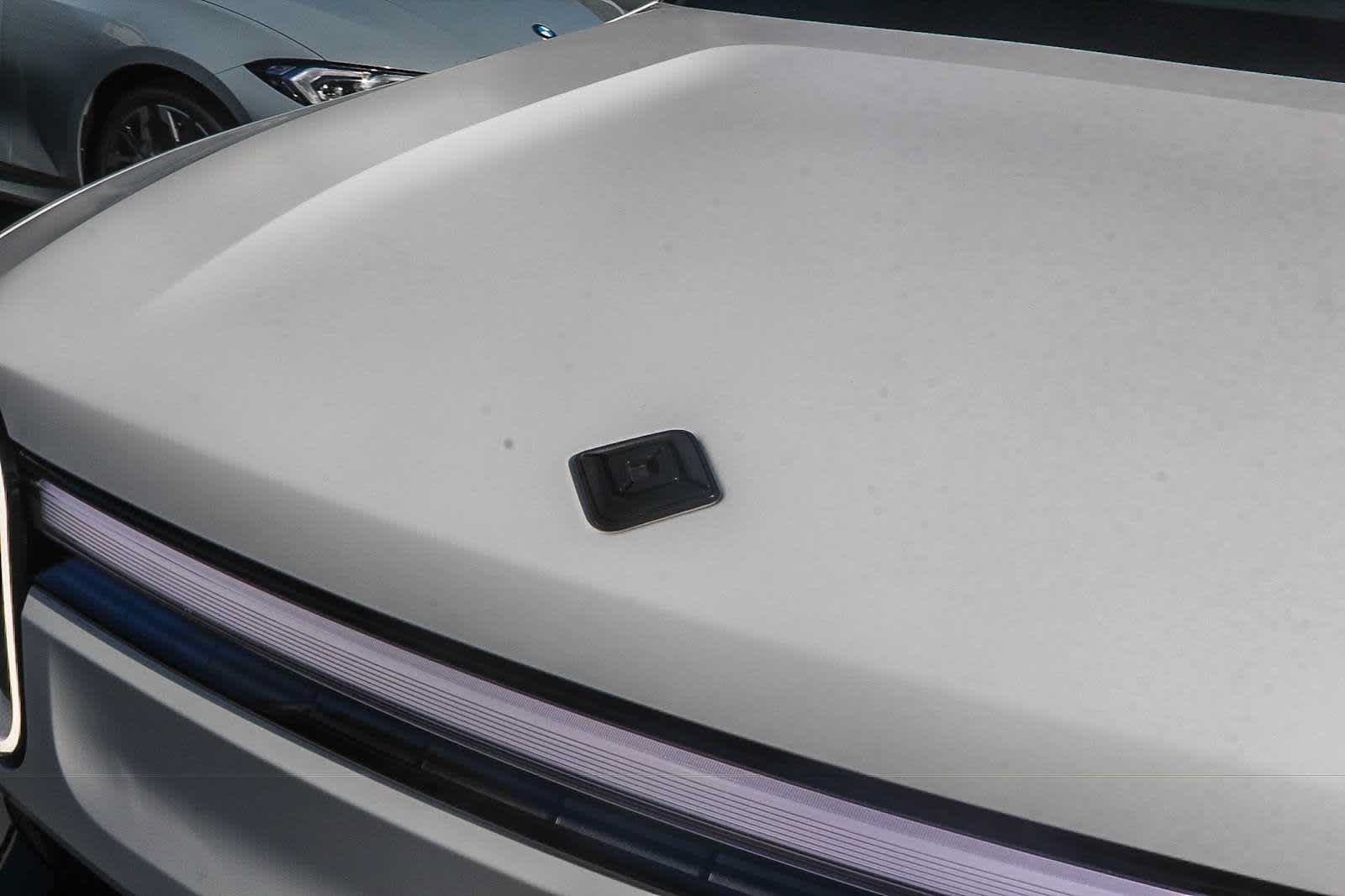 Used 2025 Rivian R1S Adventure Dual AWD/4WD image 12