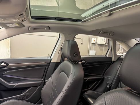 Used 2021 Volkswagen Jetta SEL Premium image 12