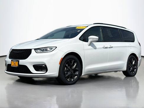 Used 2022 Chrysler Pacifica Touring-L w/ S Appearance Package image 14