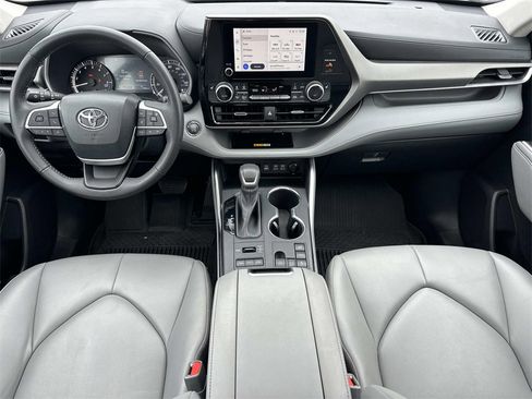 Certified 2023 Toyota Highlander XLE image 15