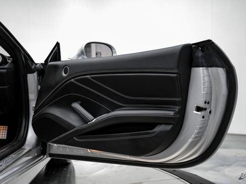 Used 2016 Ferrari California T image 69