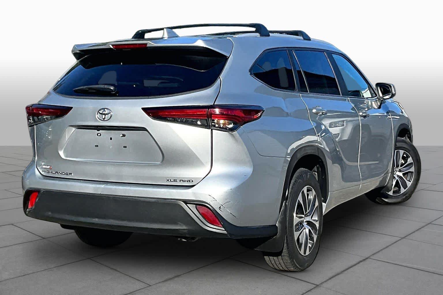 Used 2023 Toyota Highlander XLE AWD/4WD image 13