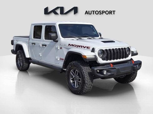 Used 2024 Jeep Gladiator Mojave image 3