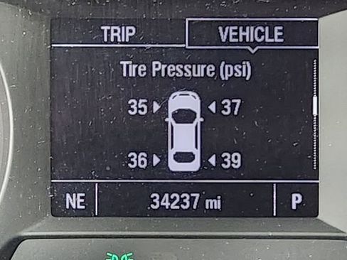 Certified 2024 Chevrolet Trax LS w/ LS Convenience Package FWD image 17