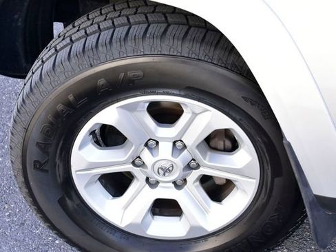 Certified 2024 Toyota 4Runner SR5 AWD/4WD image 31