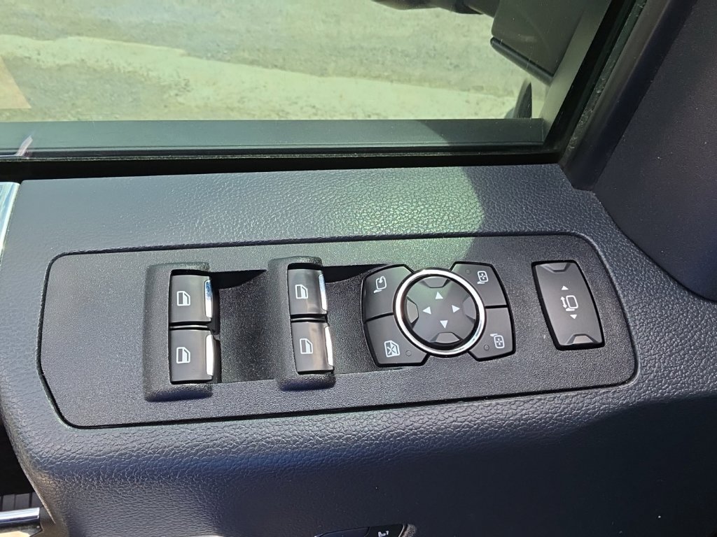 Used 2022 Ford F250 Lariat w/ Lariat Ultimate Package AWD/4WD image 28