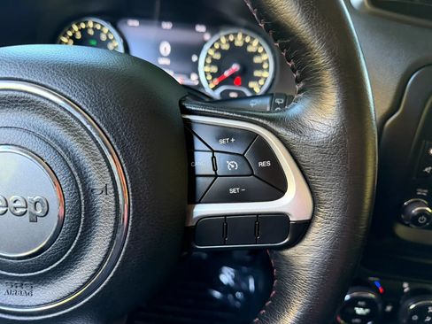 Used 2016 Jeep Renegade Trailhawk AWD/4WD image 35