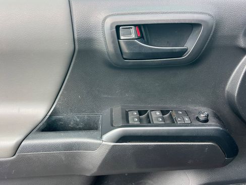 Used 2022 Toyota Tacoma SR image 11