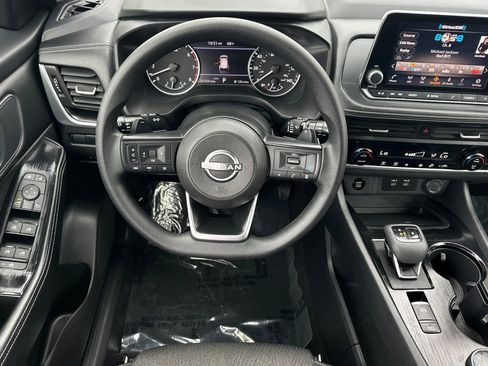 Used 2024 Nissan Rogue SV AWD/4WD image 17