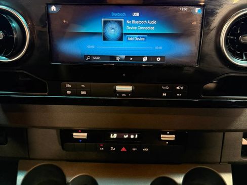 Used 2023 Mercedes-Benz Sprinter 2500 image 3