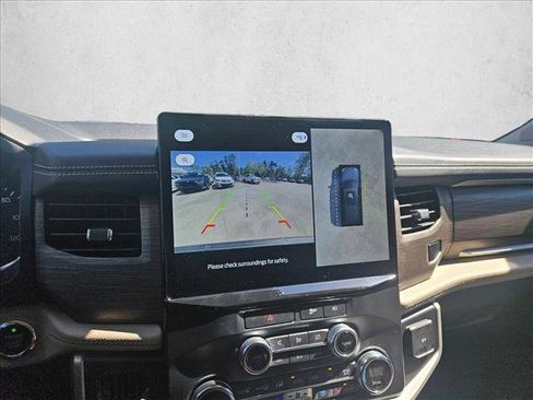 Used 2022 Ford Expedition Limited image 21