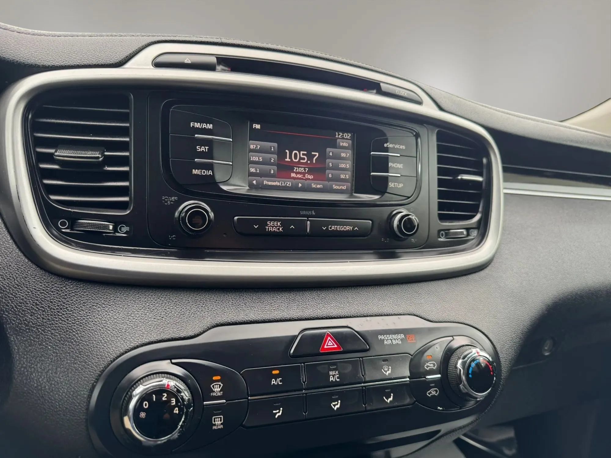 Used 2016 Kia Sorento FWD image 16