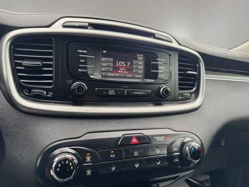 Used 2016 Kia Sorento FWD image 16