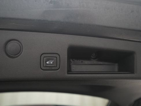 Used 2020 Chevrolet Equinox LT w/ Driver Convenience Package FWD image 15