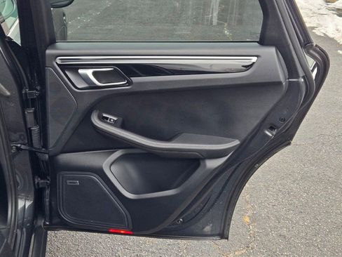 Used 2018 Porsche Macan image 9