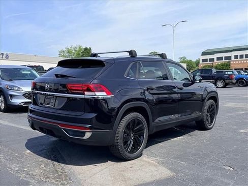 Used 2023 Volkswagen Atlas Cross Sport SE w/ Panoramic Sunroof Package FWD image 4