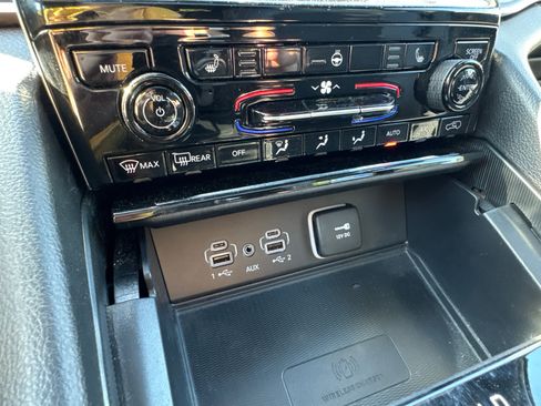 Used 2025 Jeep Grand Cherokee Altitude RWD image 30