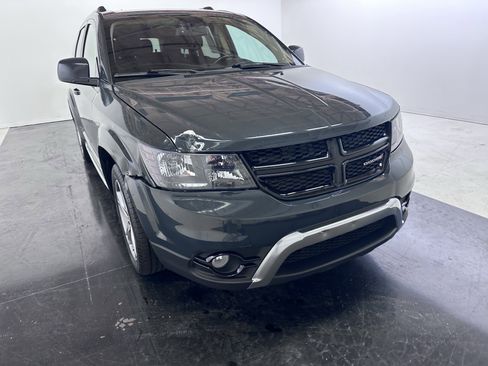 Used 2017 Dodge Journey Crossroad FWD image 3