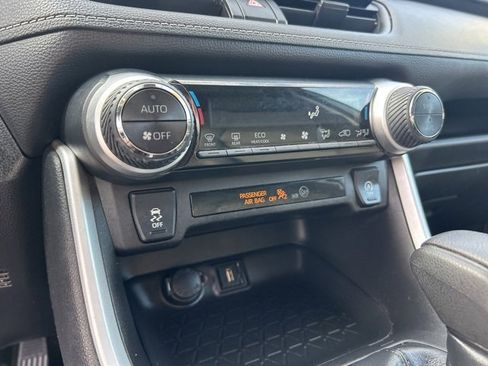 Used 2021 Toyota RAV4 XLE image 24