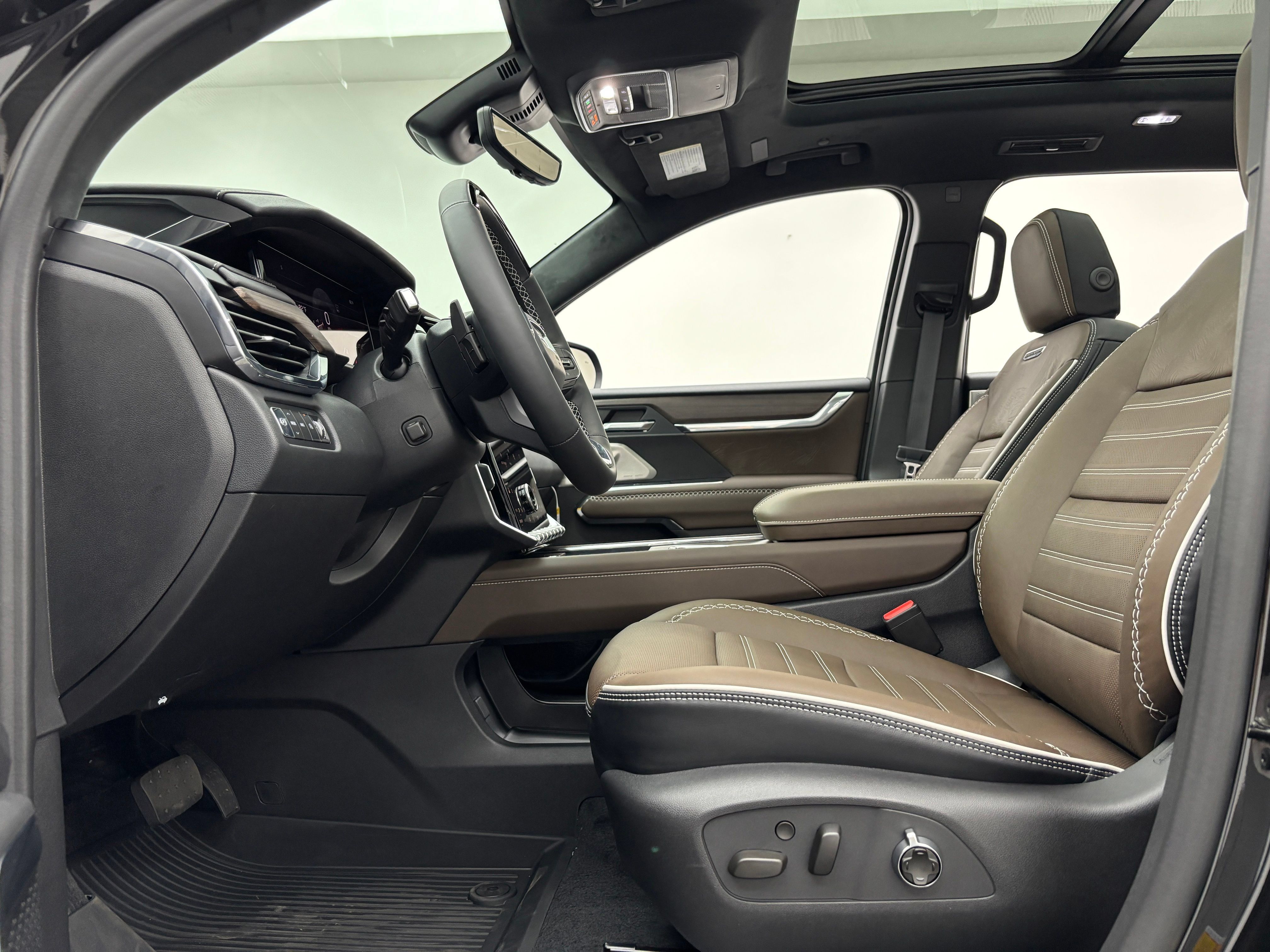 New 2026 GMC Acadia Denali Ultimate w/ LPO, Floor Liner Package AWD/4WD image 21
