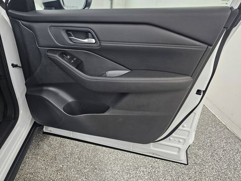 Used 2024 Nissan Rogue SV w/ SV Premium Package FWD image 20