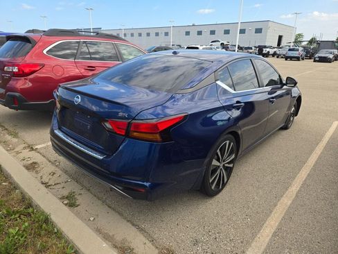 Used 2020 Nissan Altima 2.5 SR w/ Premium Package FWD image 2