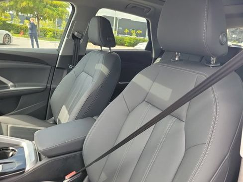 Certified 2025 Audi Q5 Premium w/ Convenience Package AWD/4WD image 16